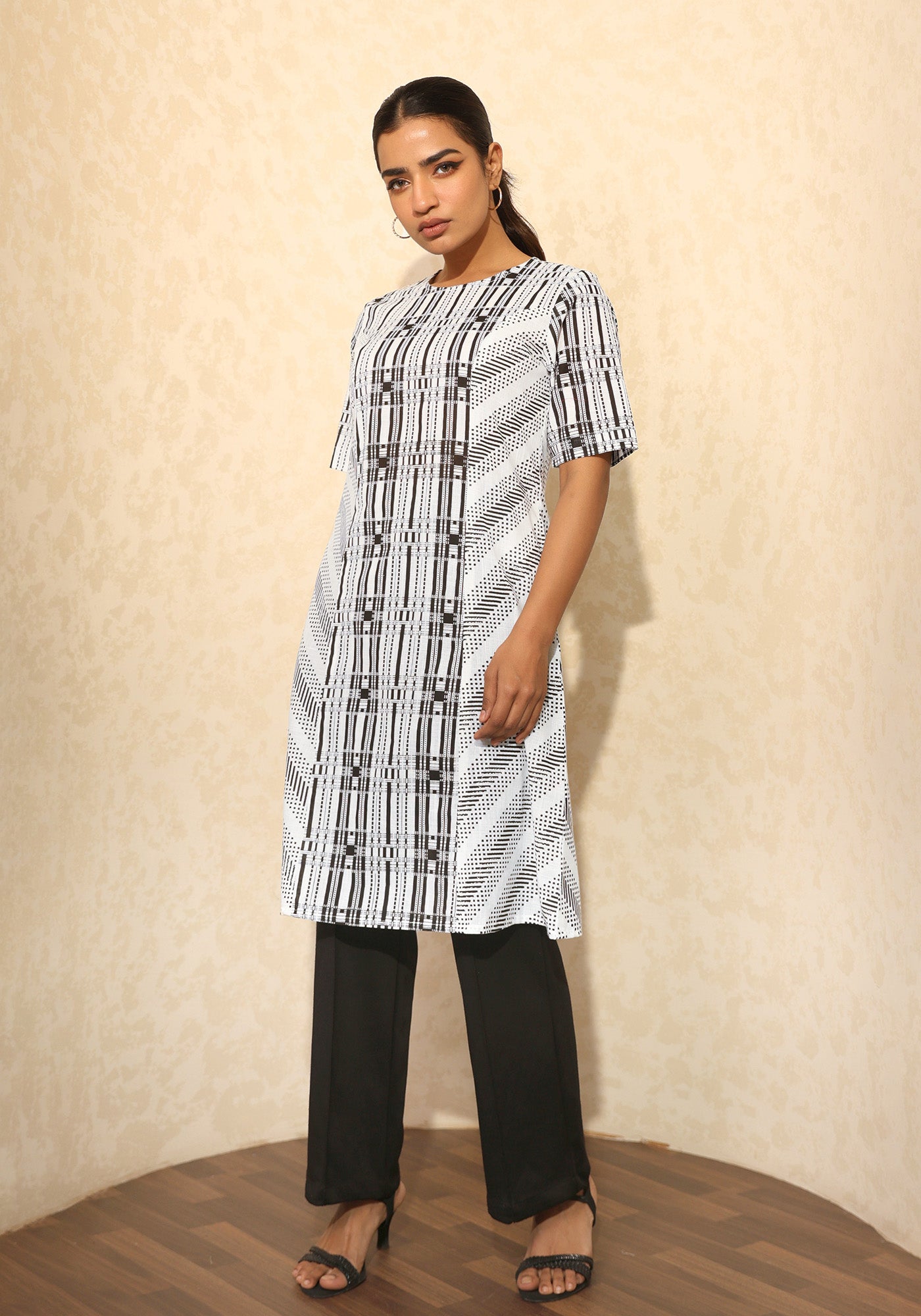GRAYSCALE SELENE PANELLED KURTA