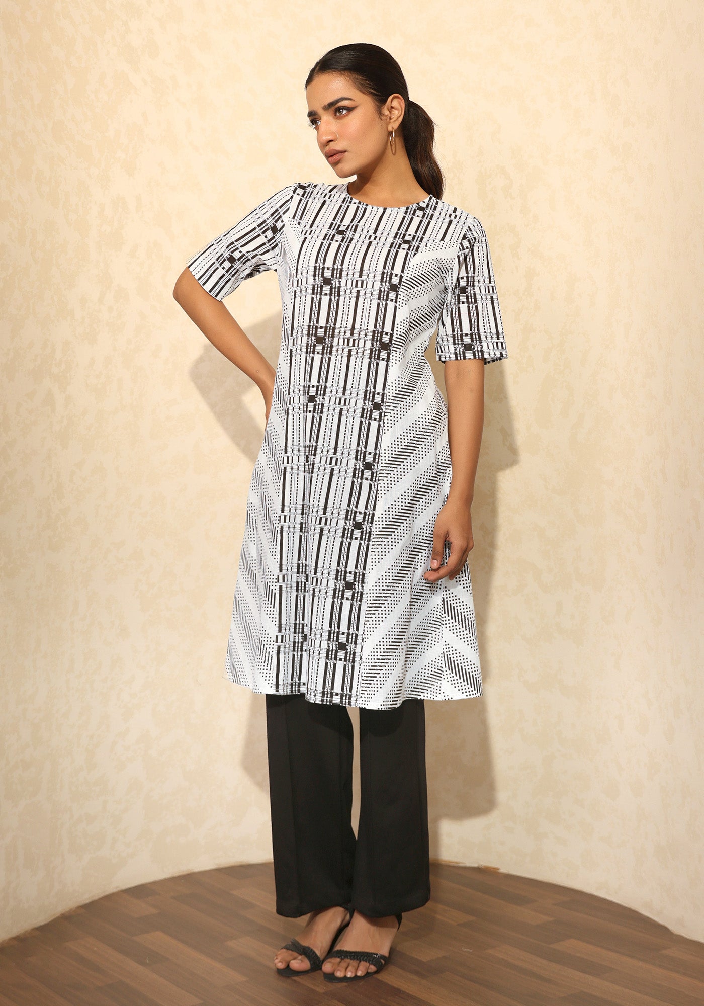 GRAYSCALE SELENE PANELLED KURTA