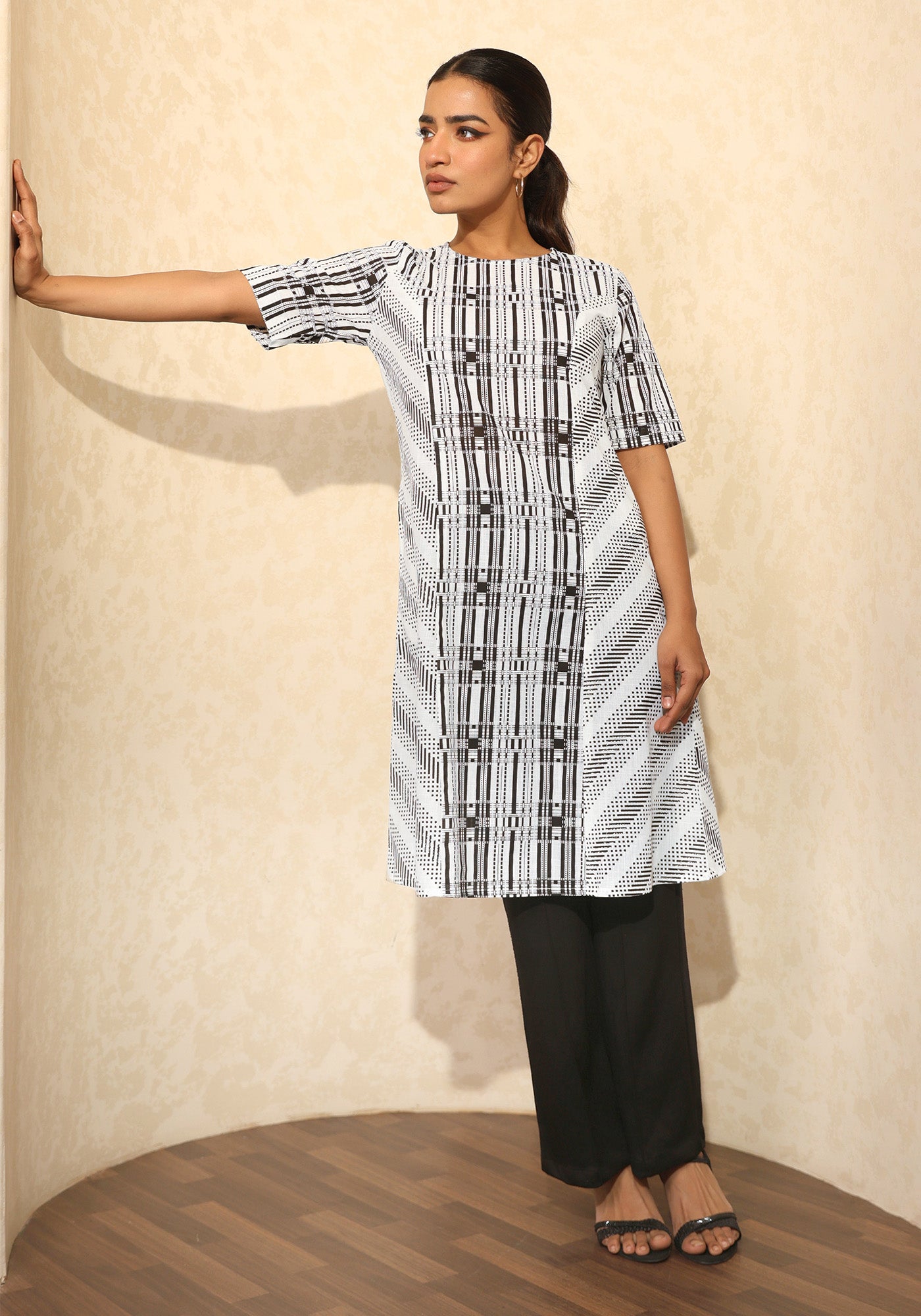 GRAYSCALE SELENE PANELLED KURTA