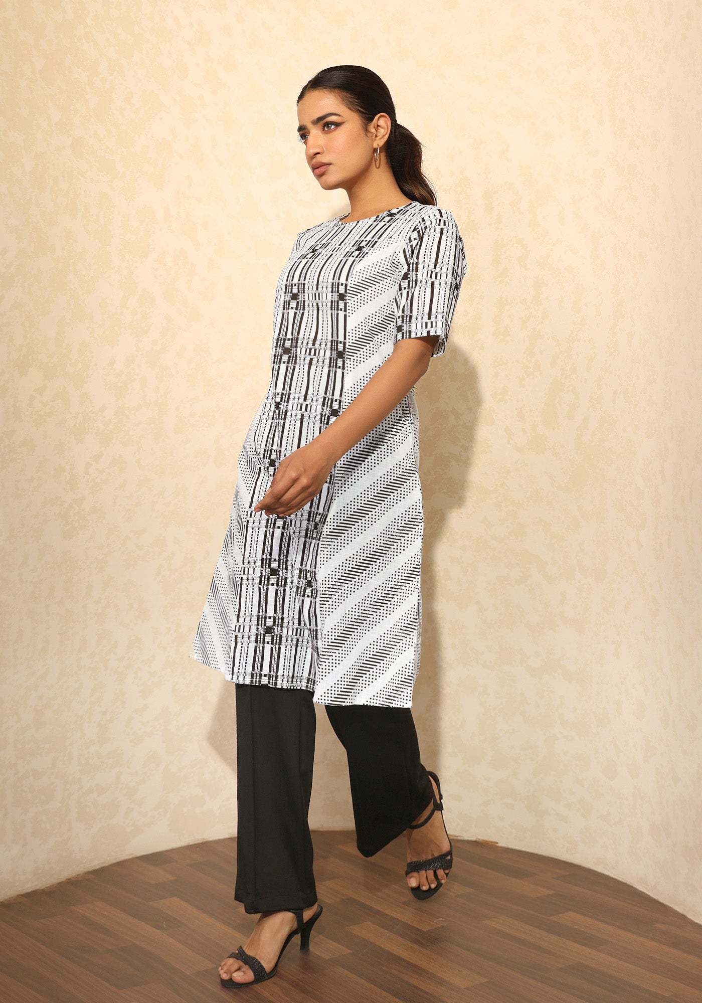 GRAYSCALE SELENE PANELLED KURTA