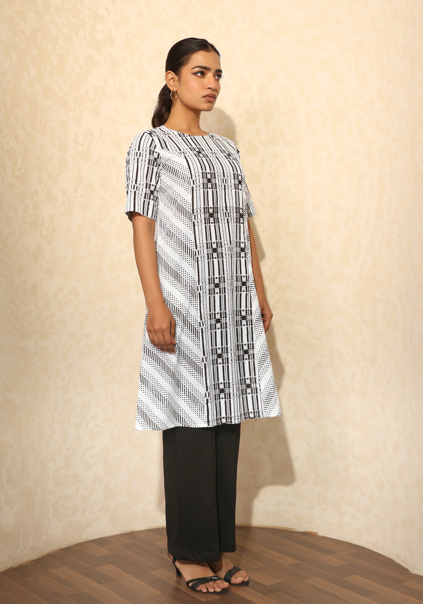 GRAYSCALE SELENE PANELLED KURTA