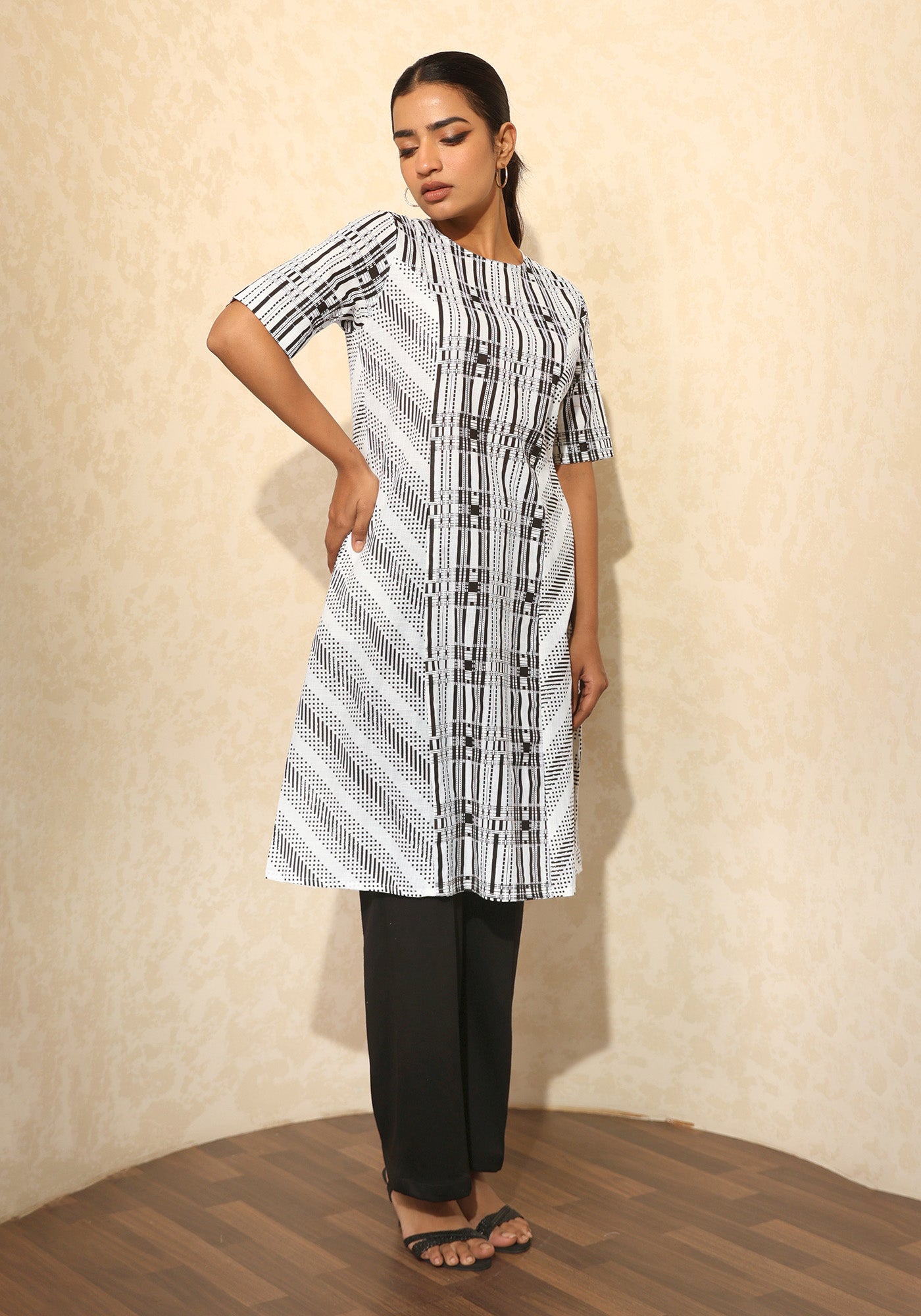 GRAYSCALE SELENE PANELLED KURTA