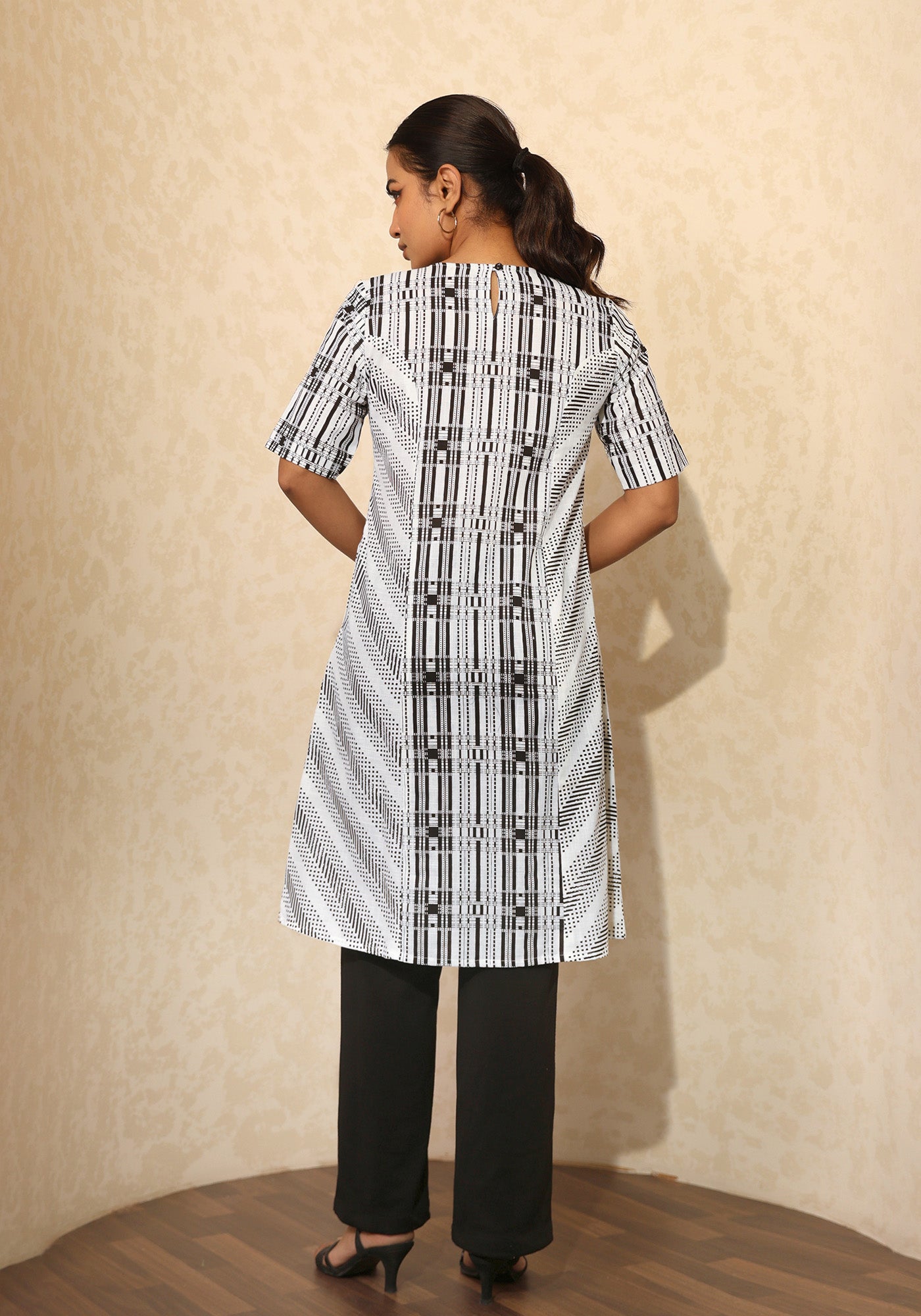 GRAYSCALE SELENE PANELLED KURTA