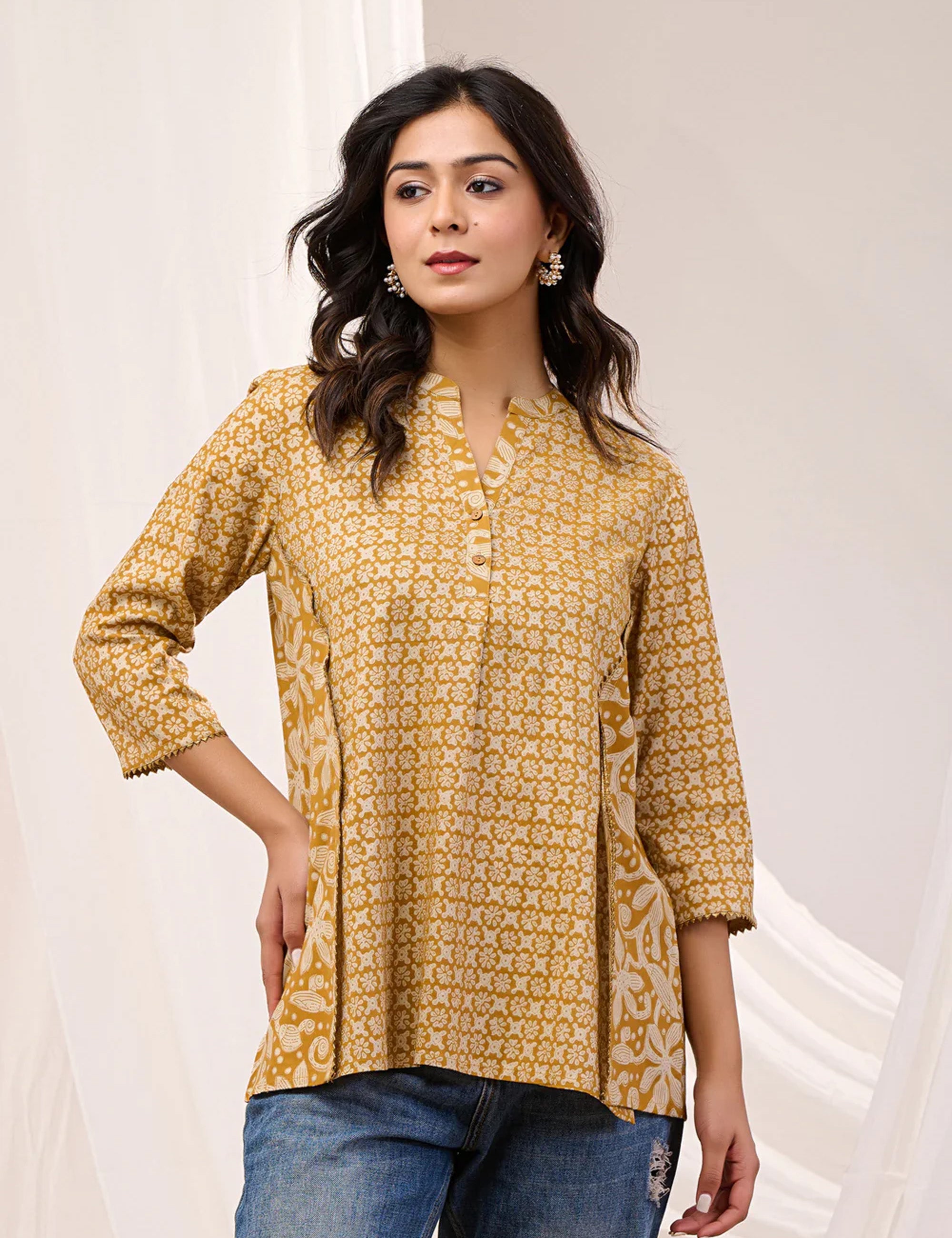GOLDEN TAPESTRY TOP