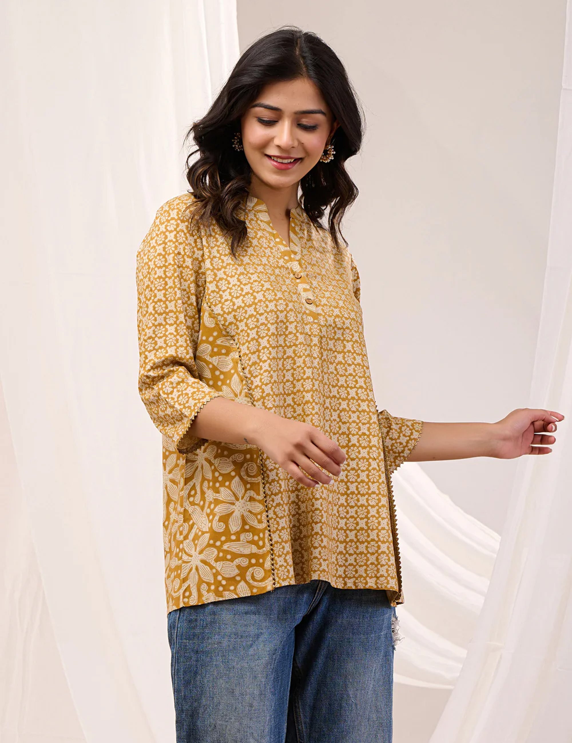 GOLDEN TAPESTRY TOP